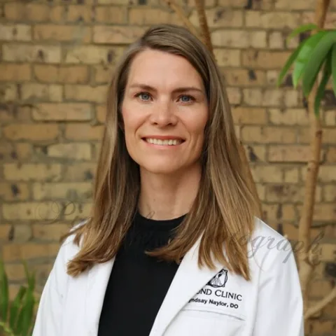 Photo of Lyndsay Naylor