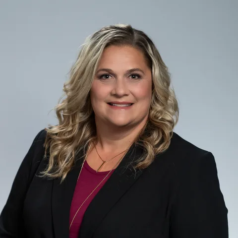 Photo of Erica R. Loppnow