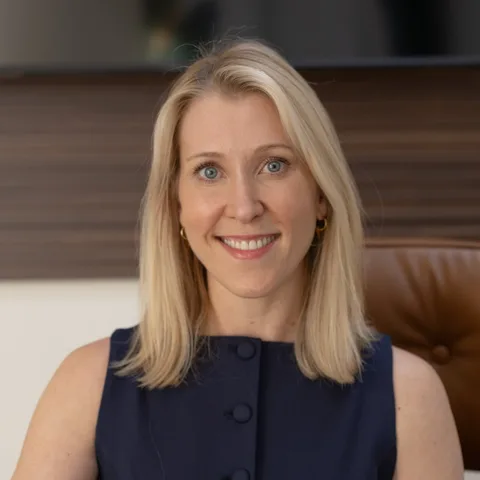 Photo of Lindsay Fry