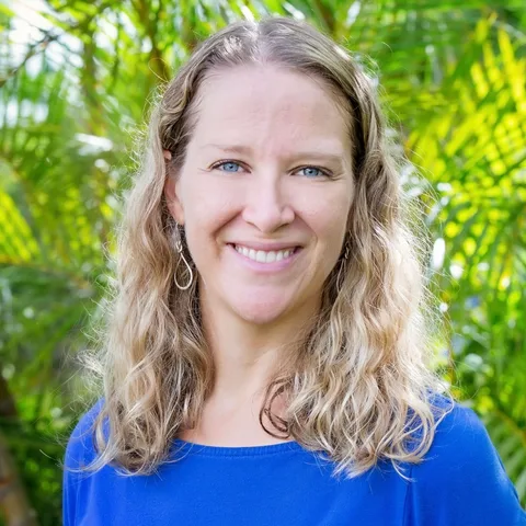 Photo of Lisa Gay