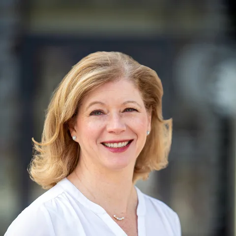 Photo of Erica Leazenby